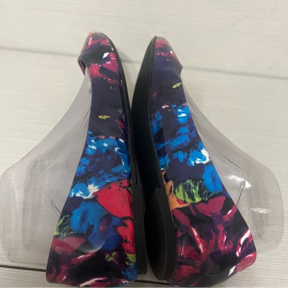 Colorful Steven madden flats! - Picture 2 of 7